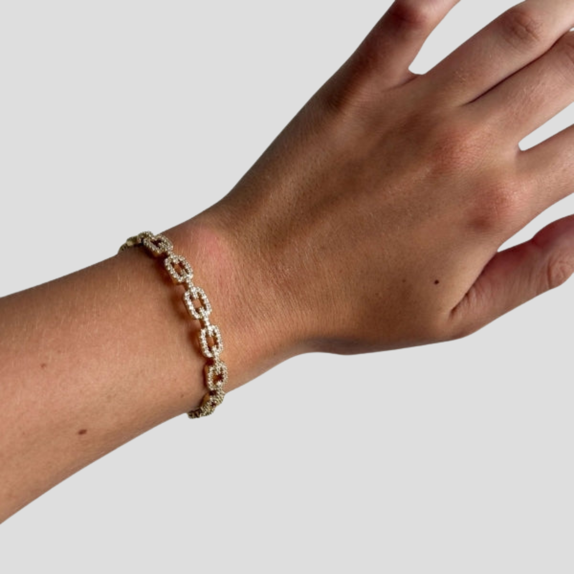Women's oval link bracelet with pavé sparkle finish in gold and silver tones