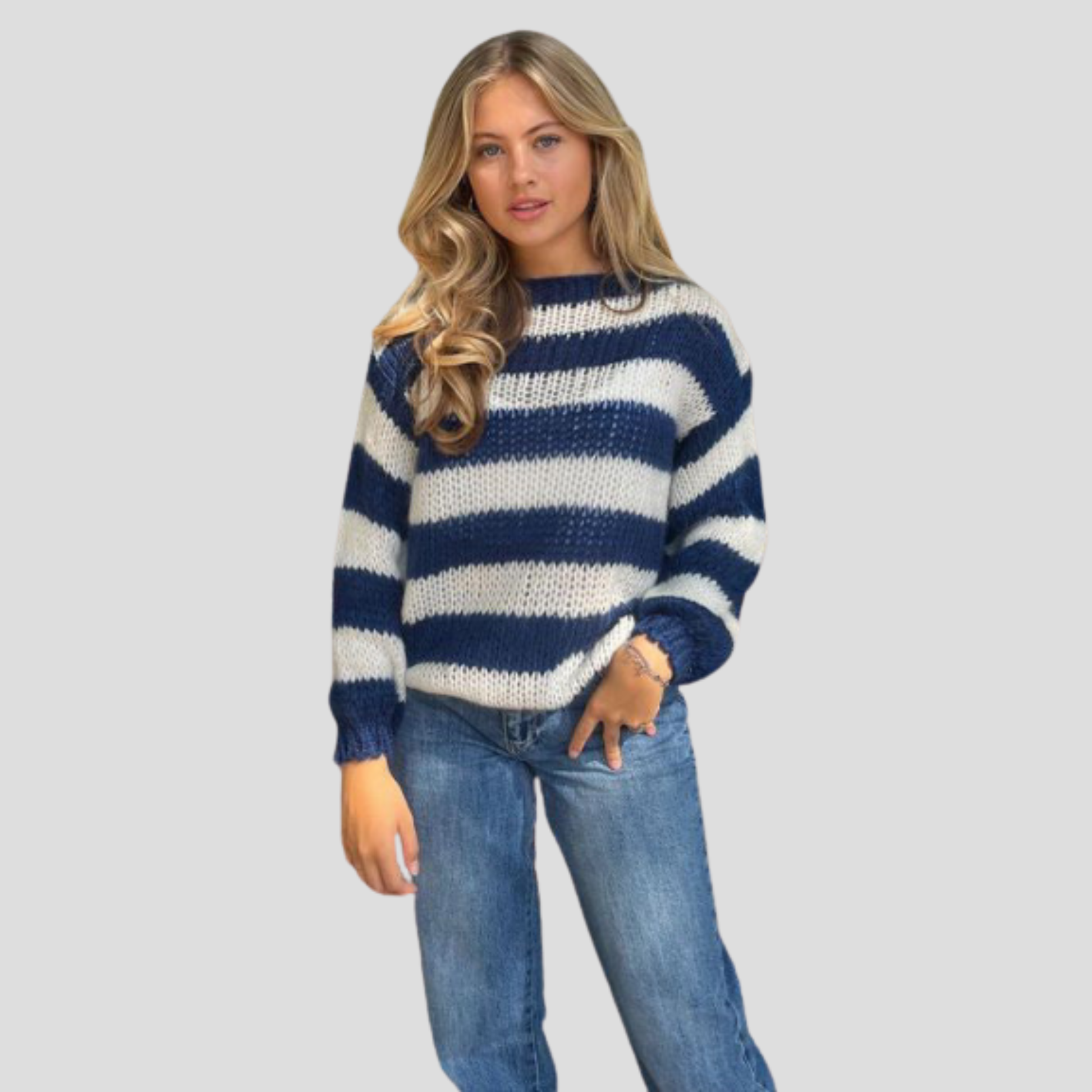 Women's striped straight-silhouette sweater with ribbed sleeves and hem