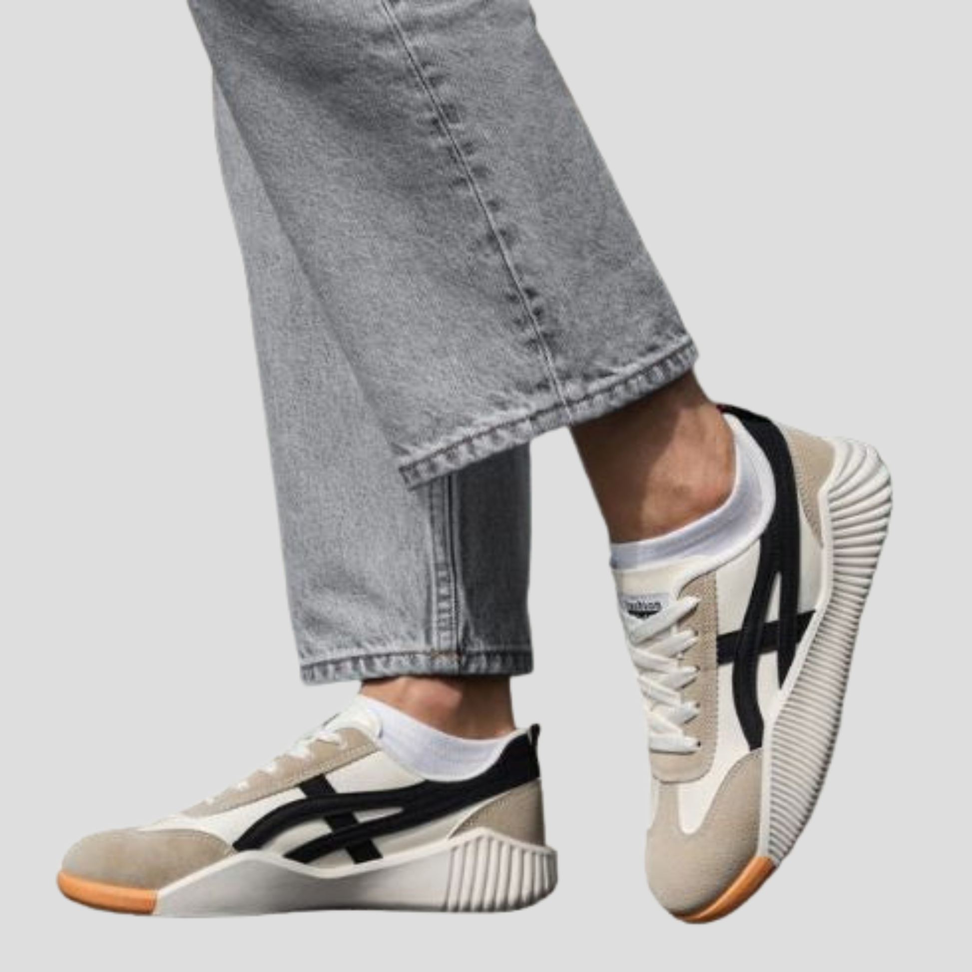 Women's low-profile sneakers with contrast panel detailing in white colorway