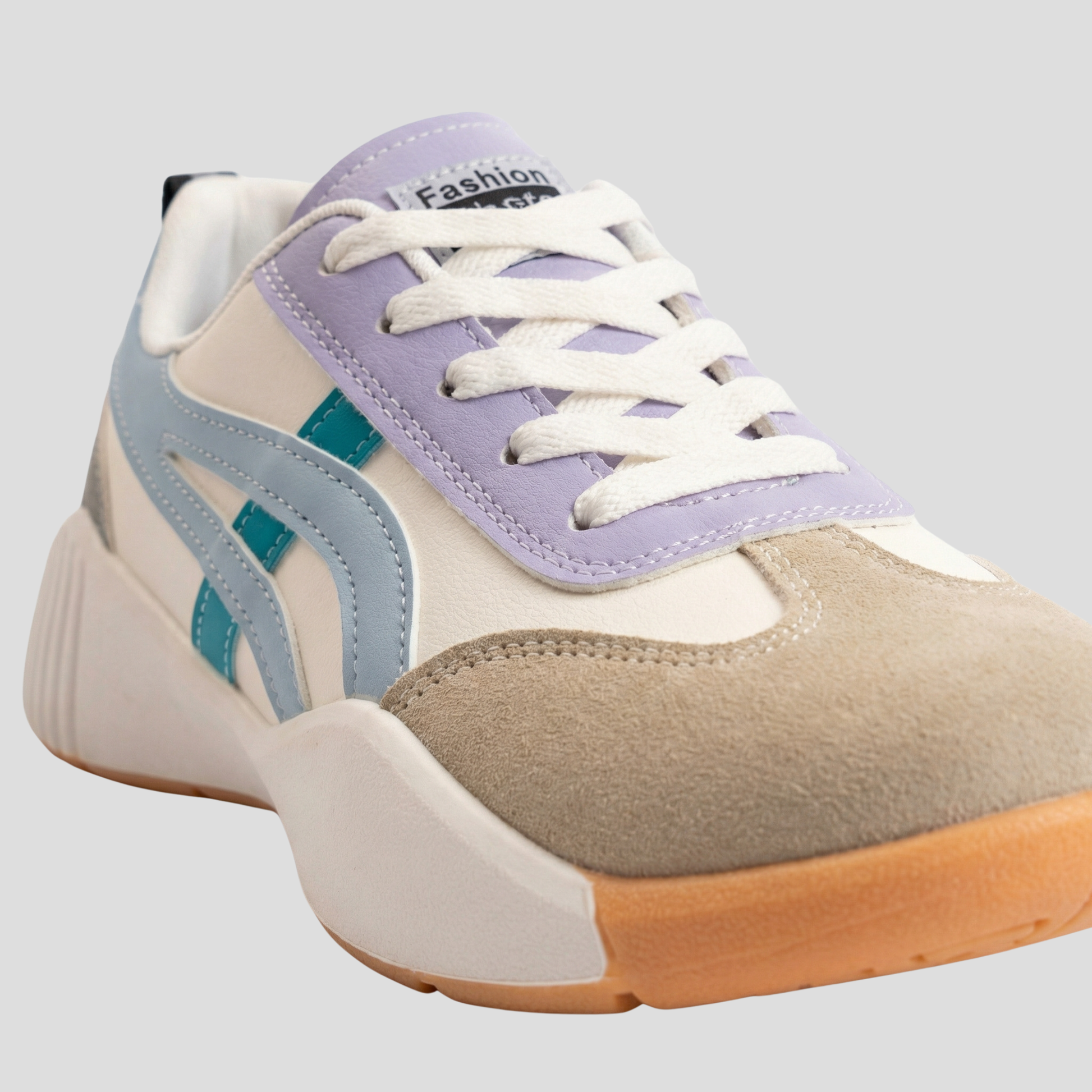 Women's low-profile sneakers with contrast panel detailing in white colorway