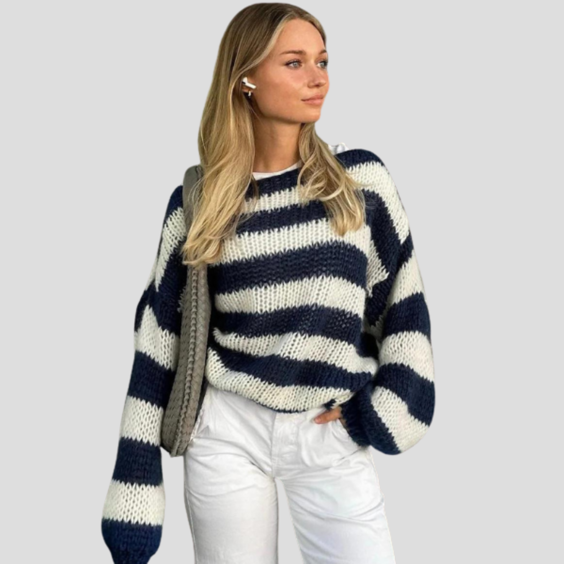 Women's striped straight-silhouette sweater with ribbed sleeves and hem