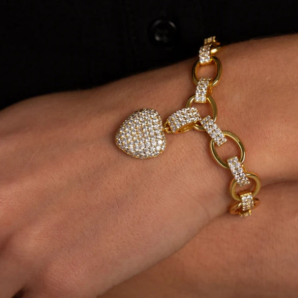 Women's jewelry set with oval chain and pavé heart pendant in gold and silver