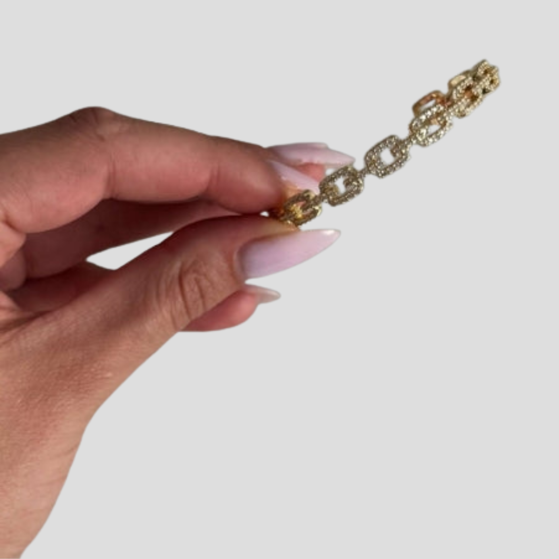 Women's oval link bracelet with pavé sparkle finish in gold and silver tones