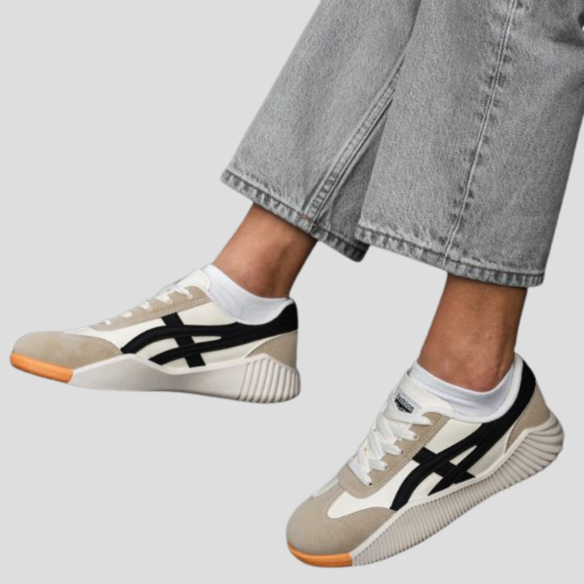 Women's low-profile sneakers with contrast panel detailing in white colorway