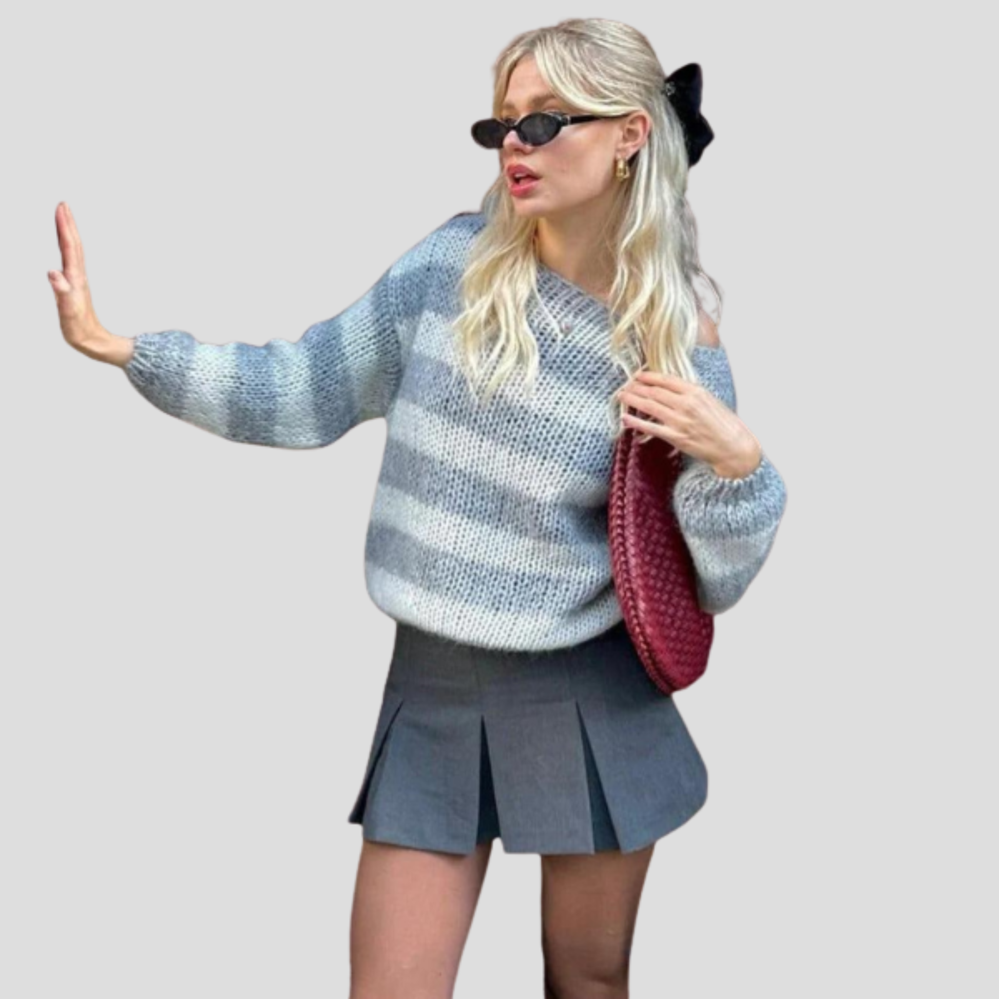 Women's striped straight-silhouette sweater with ribbed sleeves and hem