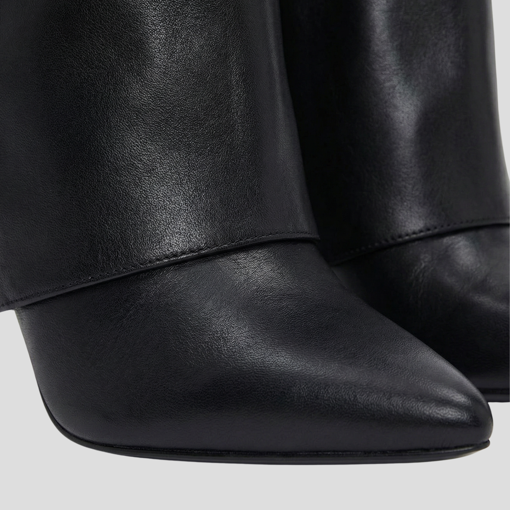 Sculpted knee-high women's boots with pointed toe and slim heel in black and brown