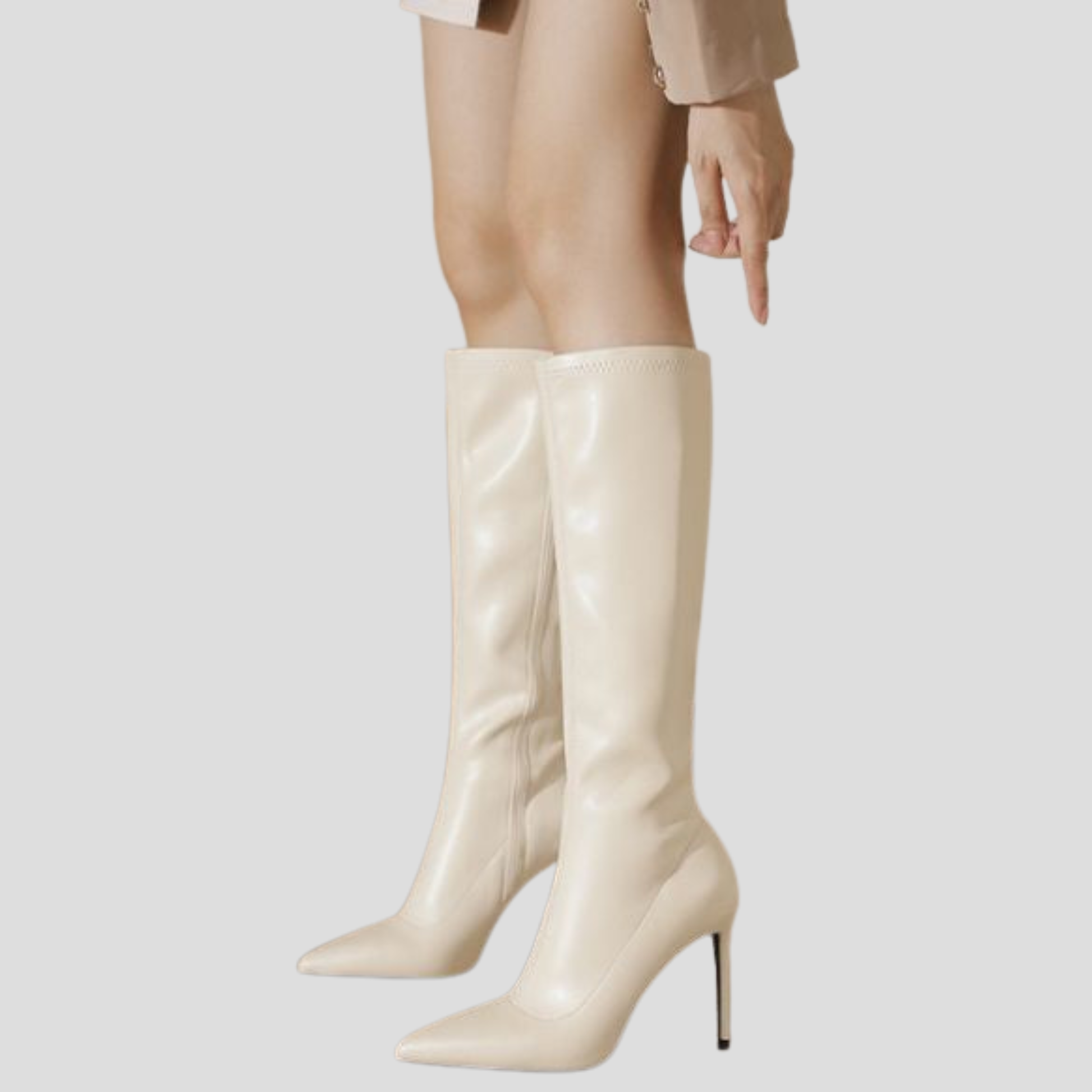 Women's knee-high pointed-toe boots with slim heel and side zip in black and white