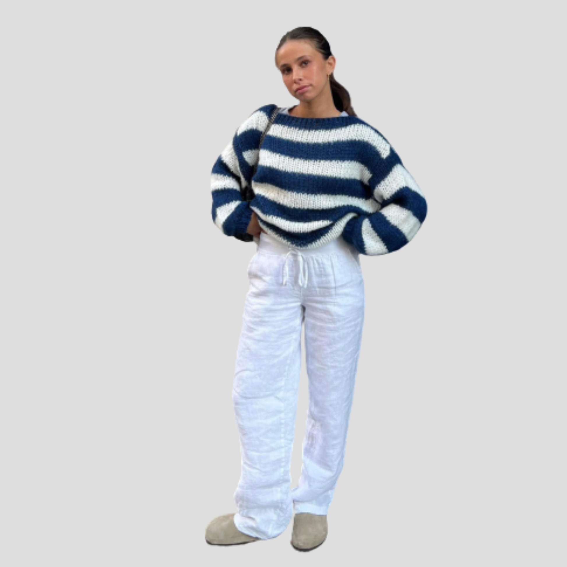 Women's striped straight-silhouette sweater with ribbed sleeves and hem