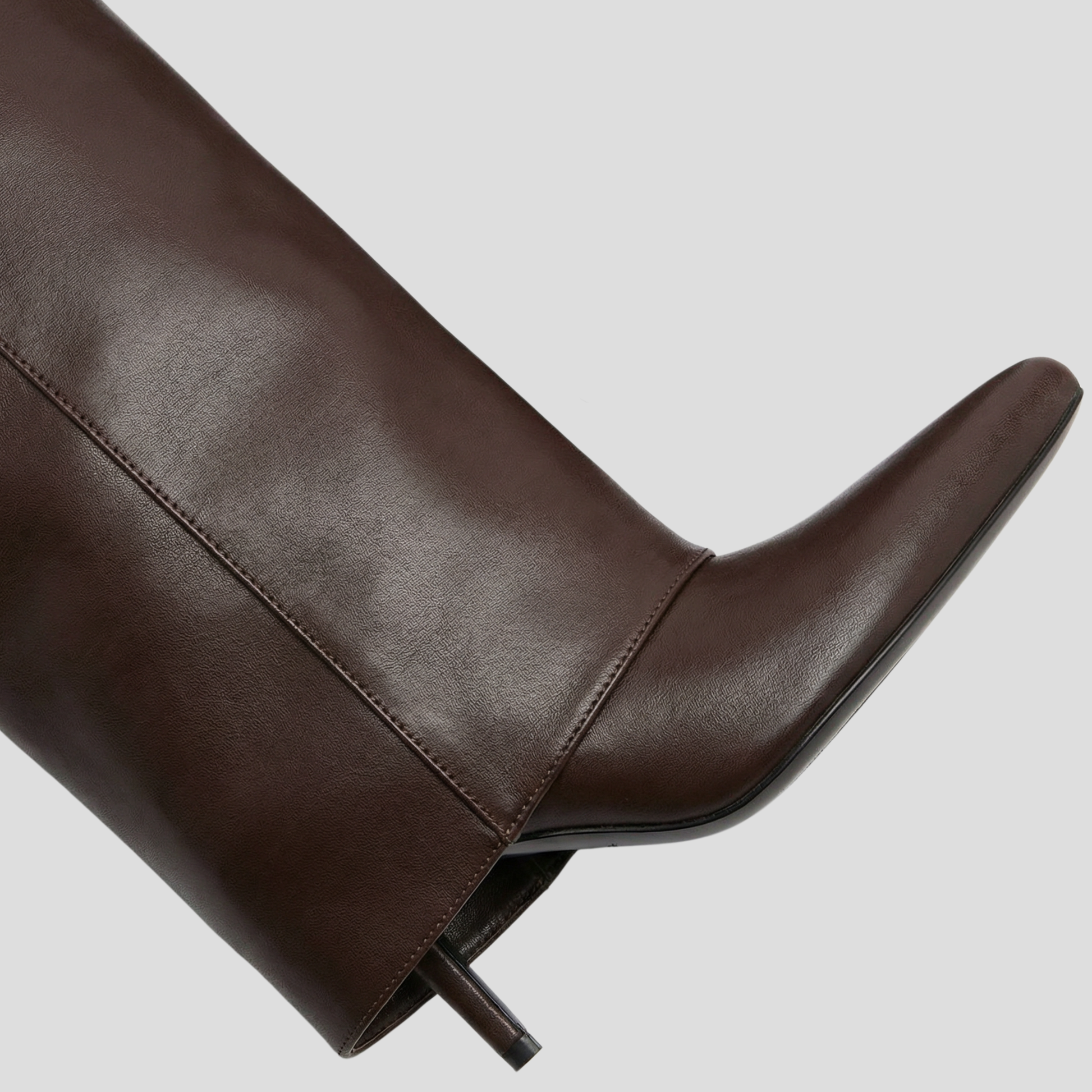 Sculpted knee-high women's boots with pointed toe and slim heel in black and brown