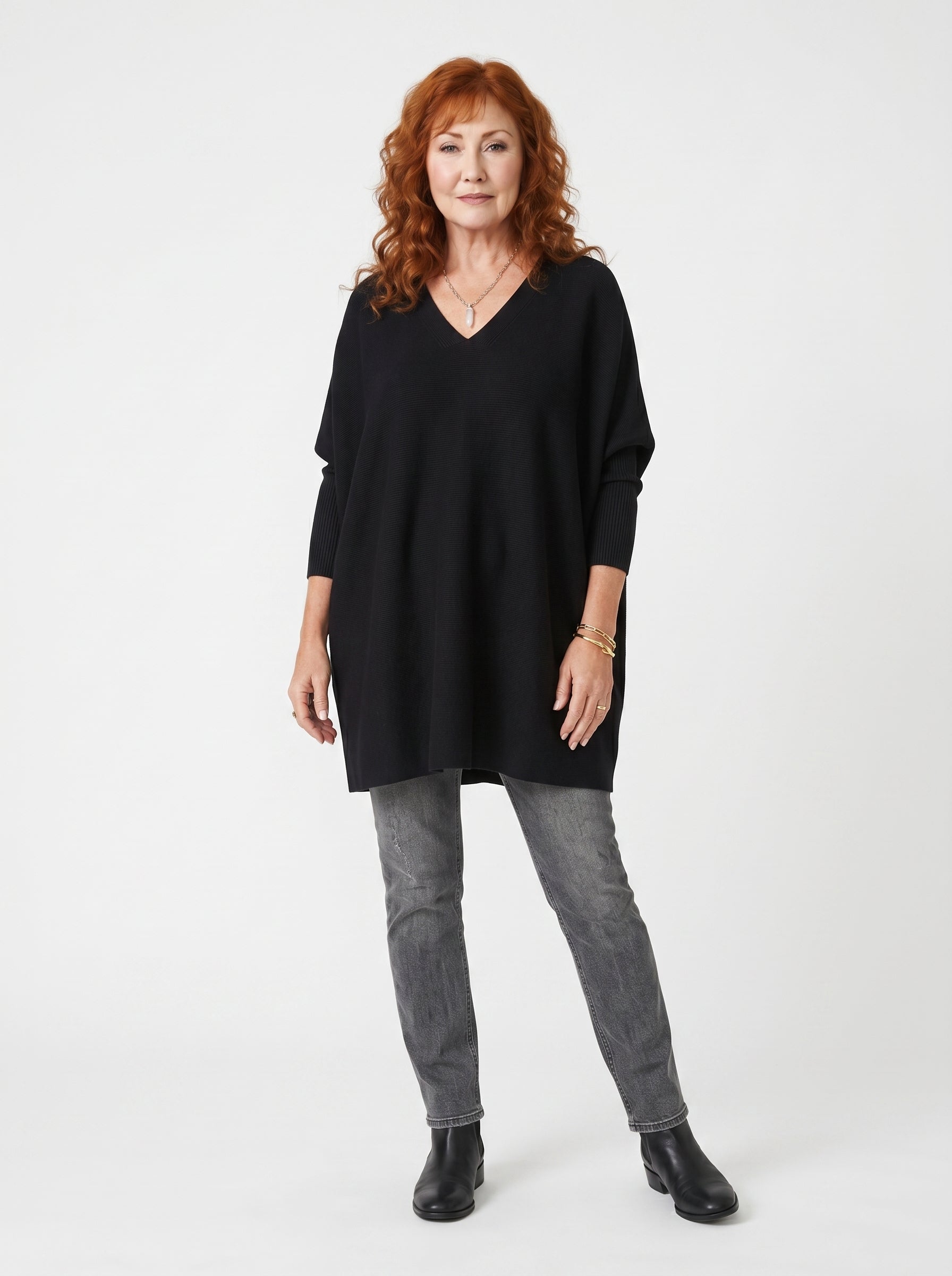 MÁIRE | ELEGANT SOFT KNIT V-NECK SWEATER