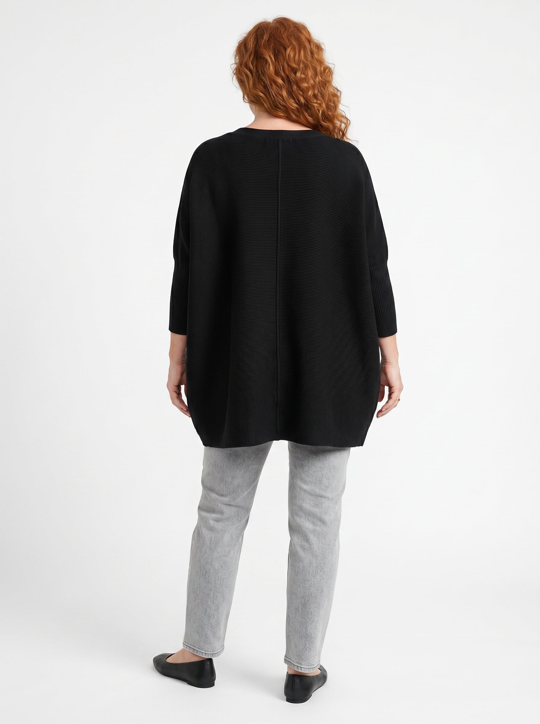 MÁIRE | ELEGANT SOFT KNIT V-NECK SWEATER